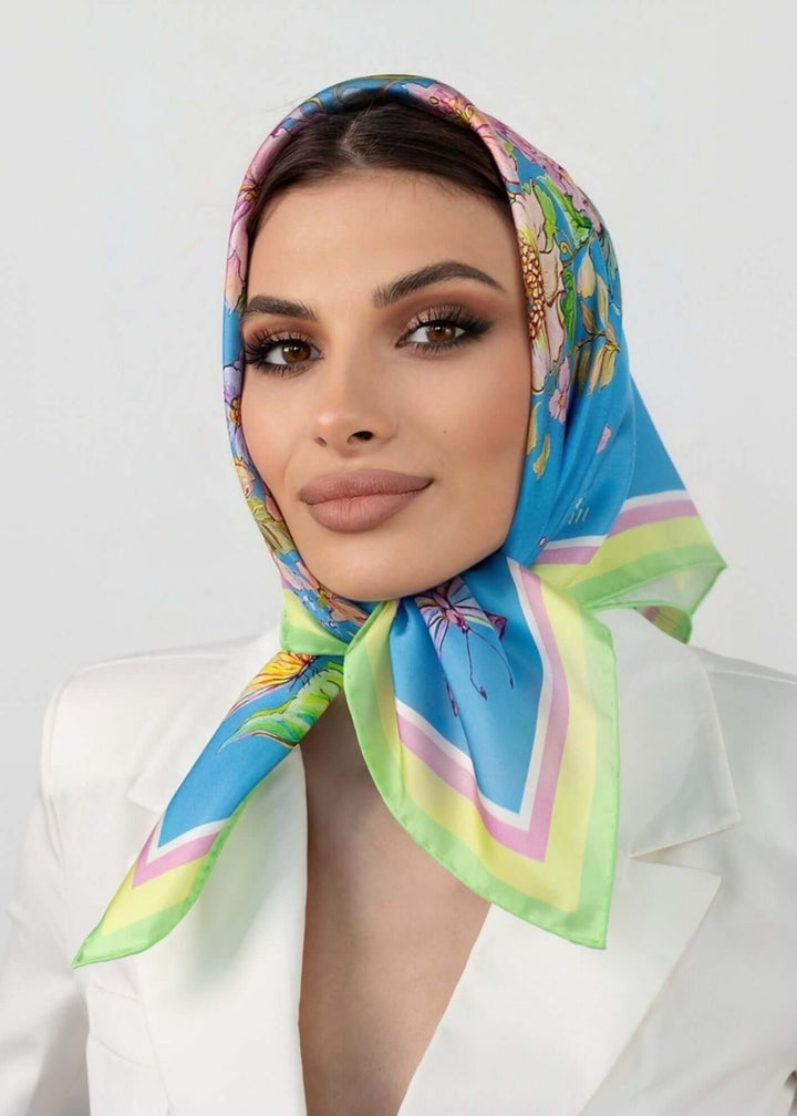  Designer-Kopftuch Herz aus Blumen in reiner Seide 65х65 сm