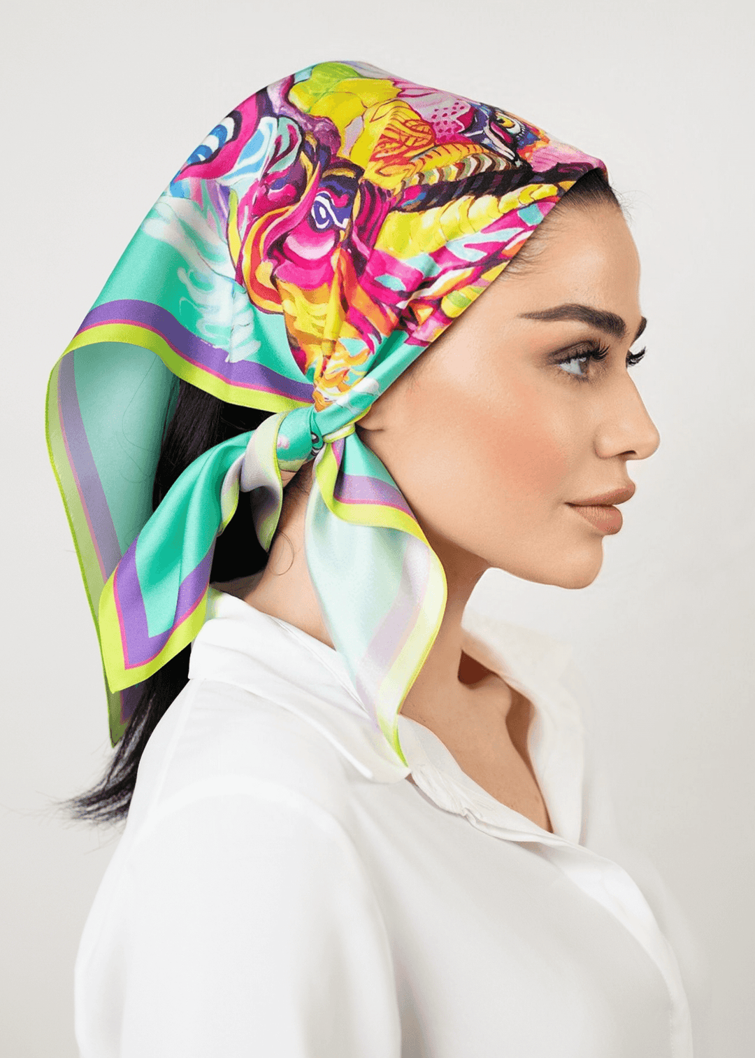 Designer Silk Scarf Power in smaragd grün