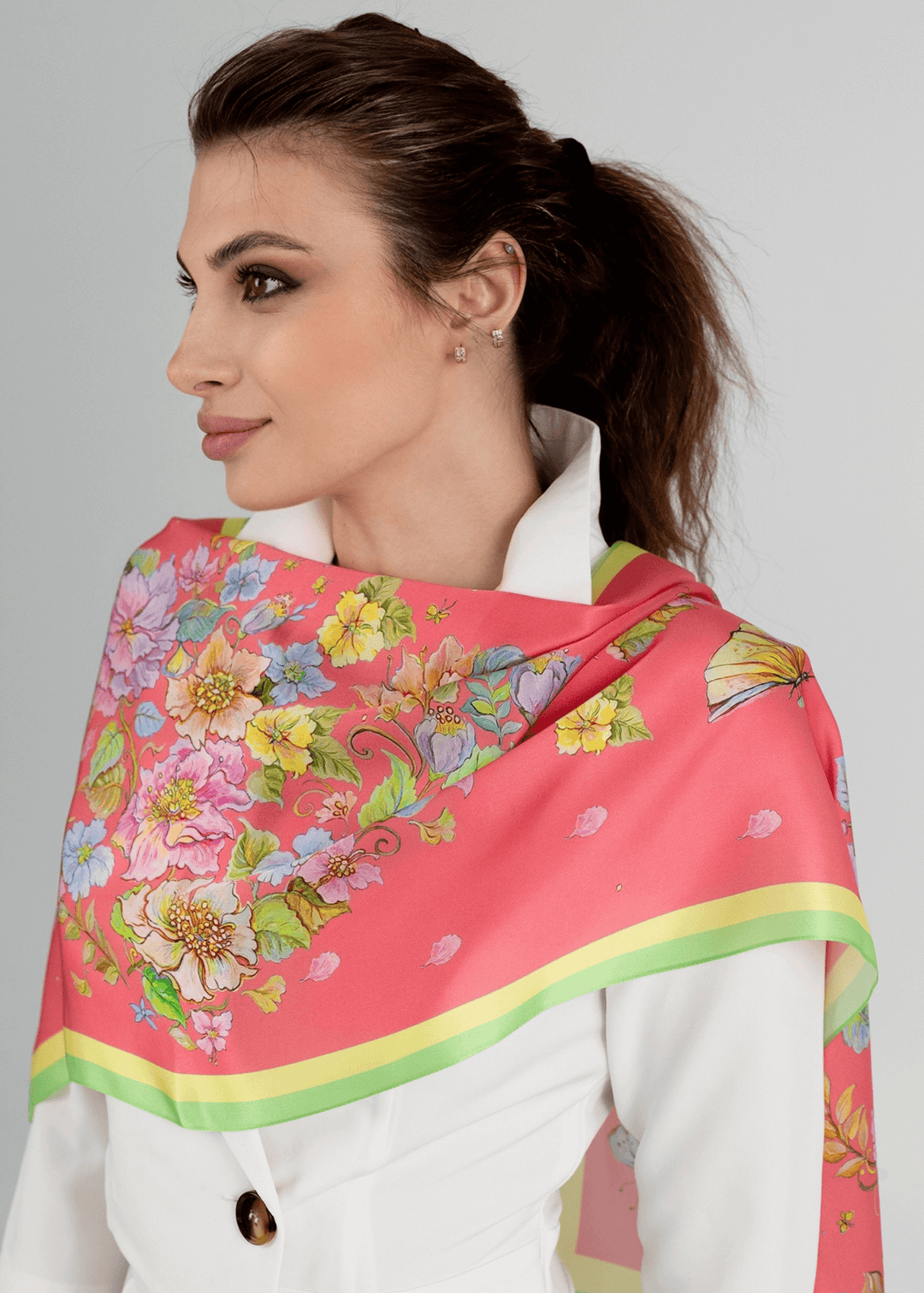 Designer Seidenschal mit Blumen und Butterfly