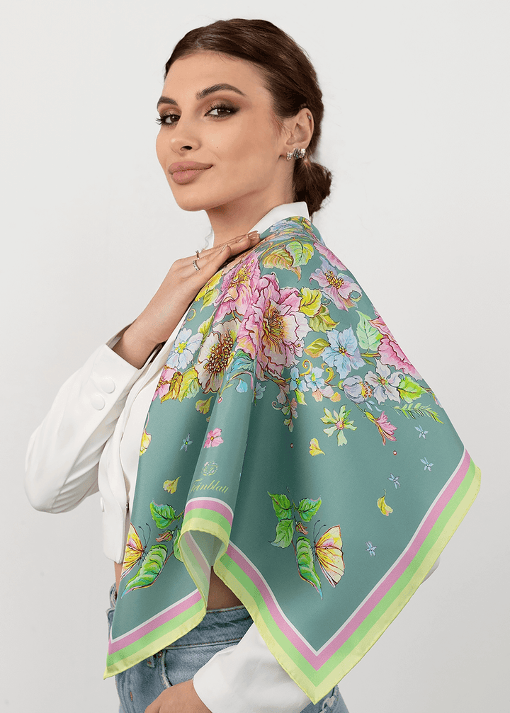 Designer Seidenkopftuch mit Blumen und Schmetterlingen in mint Farbe