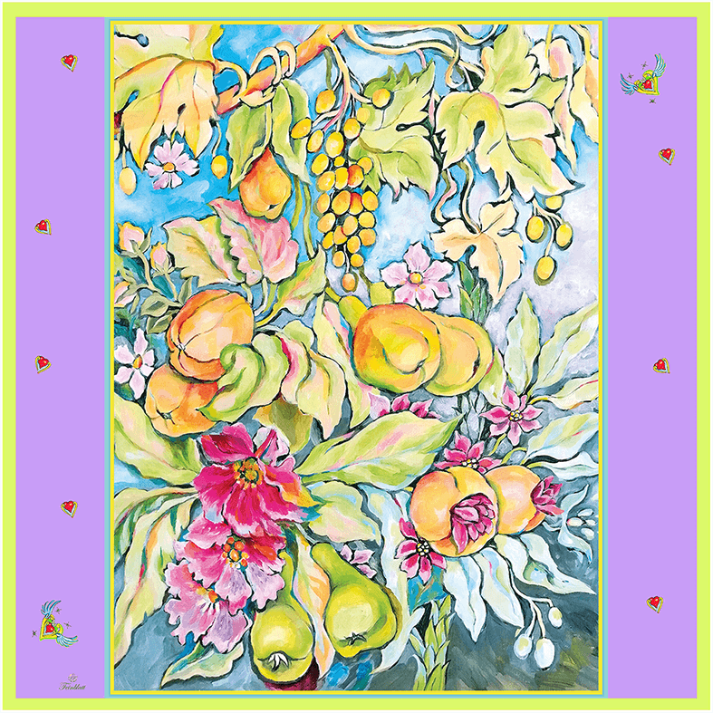 Bild eines entfalteten Schals, ein Fragment des Sommers auf einem blauen Himmel, Blumen mit einer Ranke, lilafarbene Streifen mit kleinen Herzen