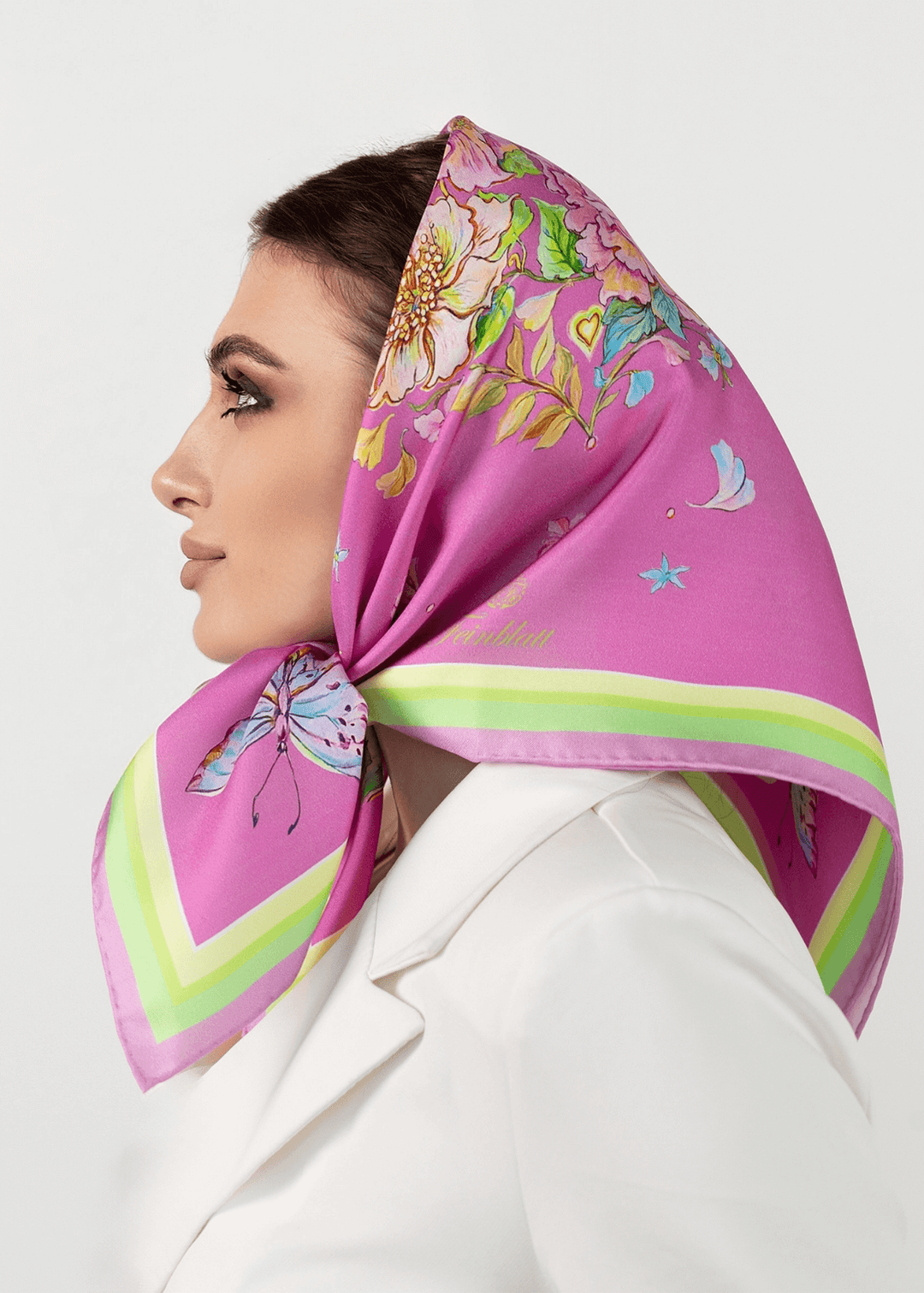 Seiden Silk Scarf mit Designer Druck Herz aus Blumen in rosa fuchsia