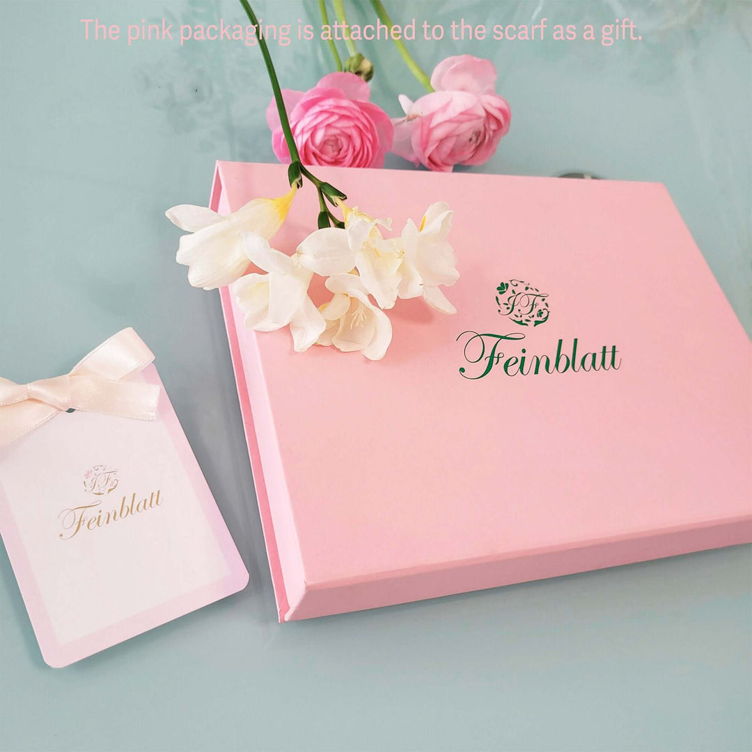 Designer Seidenschal Herz aus Blumen und Schmetterlingen in Mint - IrynaFeinblatt
