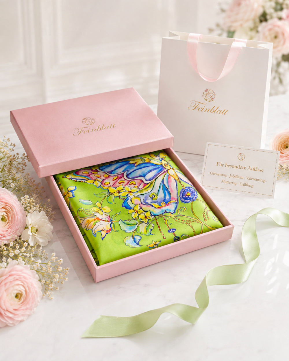 Feinblatt Geschenkset mit grünem Seidentuch in rosa Geschenkbox, eleganter Karte, Blumen und Seidenband für besondere Anlässe