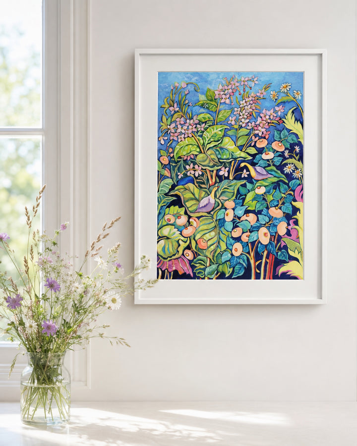 Originalkunstwerk Zauberwald von Iryna Feinblatt mit Blumen und Vögeln in hellem Interieur neben Fenster und Wildblumen